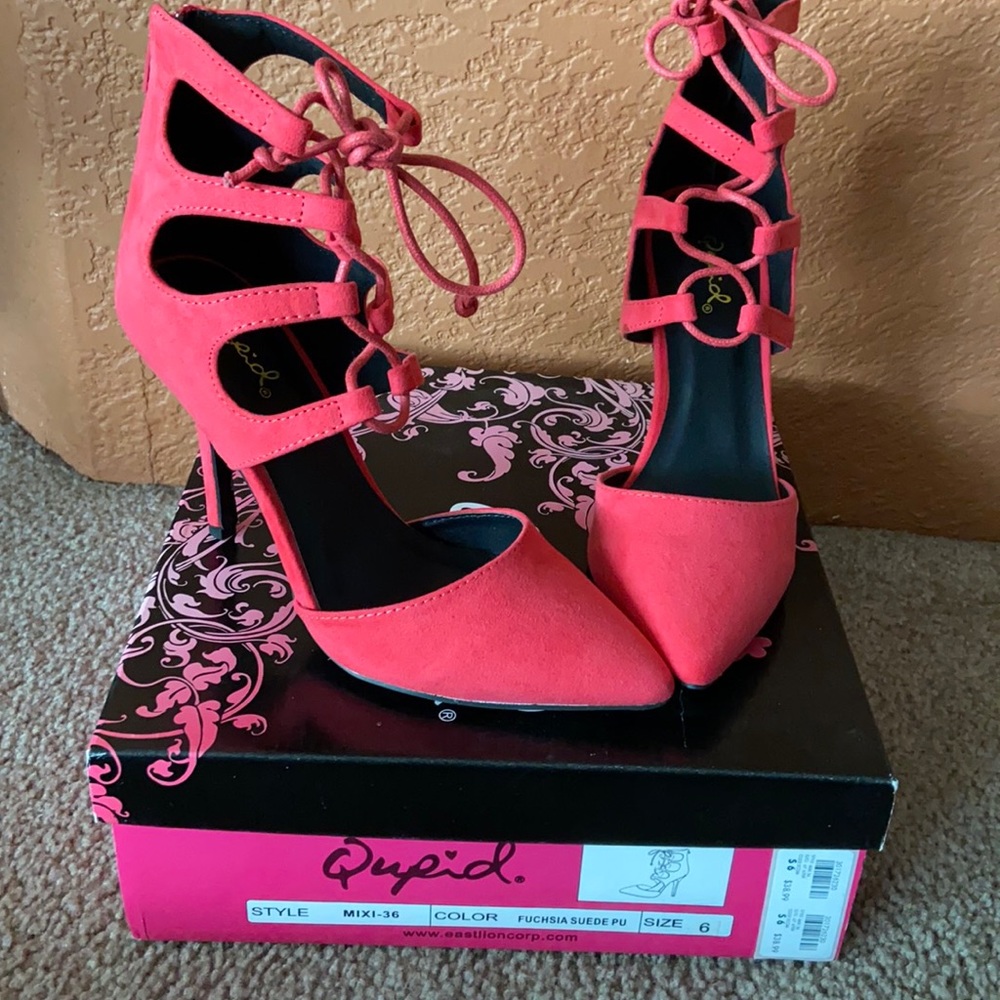 Size 6 fuchsia suede pointy heels